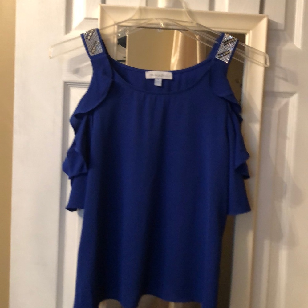 Cold shoulder top